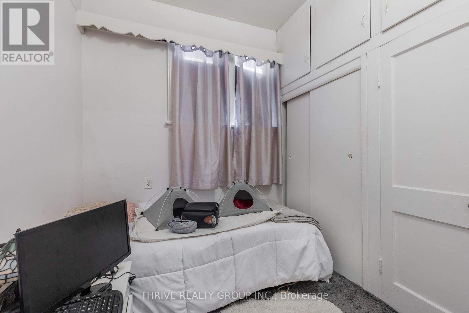 537 MARY STREET — photo 22