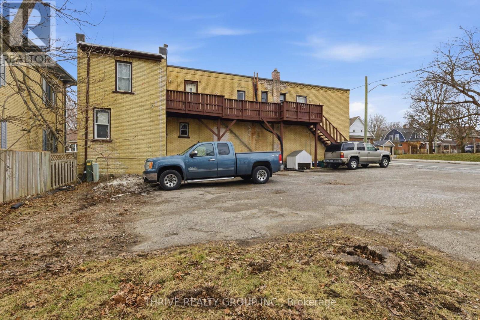 537 MARY STREET — photo 24