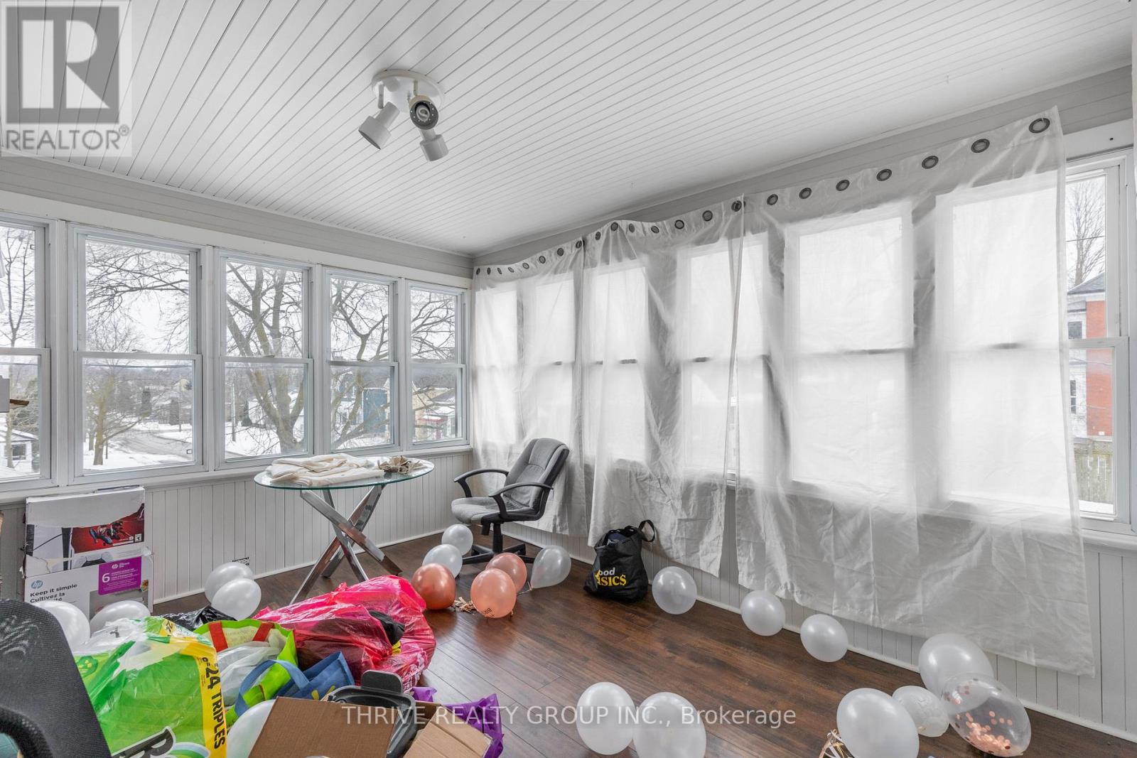 537 MARY STREET — photo 28