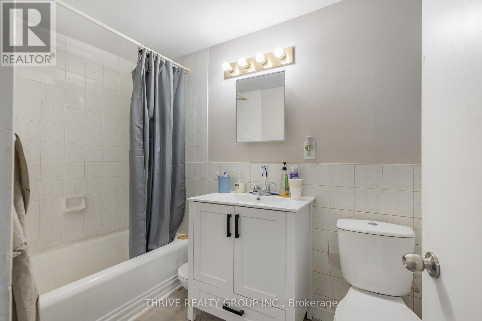 537 MARY STREET — photo 31