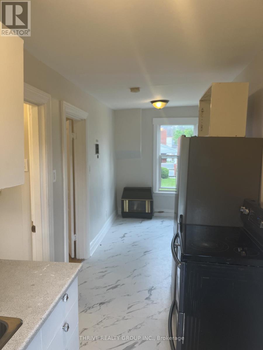 537 MARY STREET — photo 35