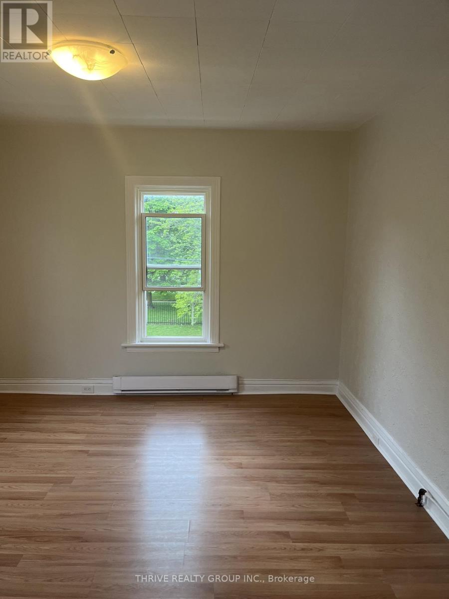 537 MARY STREET — photo 36