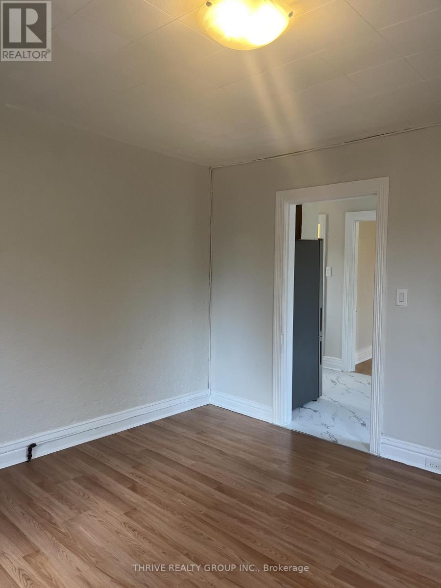 537 MARY STREET — photo 37