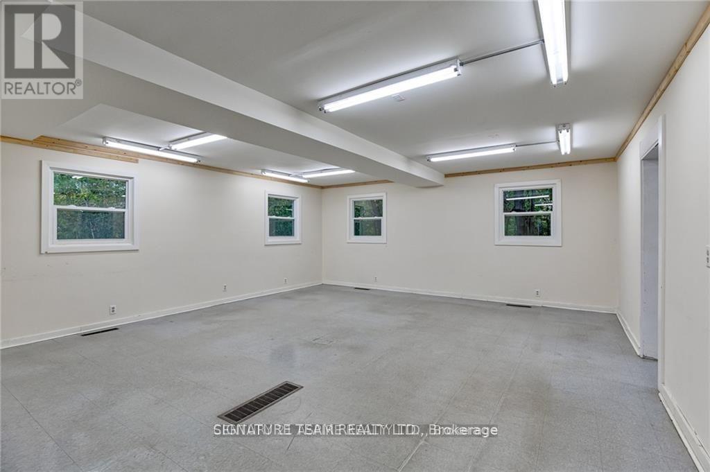 Studio for Rent in Ottawa – 2096 PETAWAWA BOULEVARD, Ottawa – By Peter Sagos - Image 10