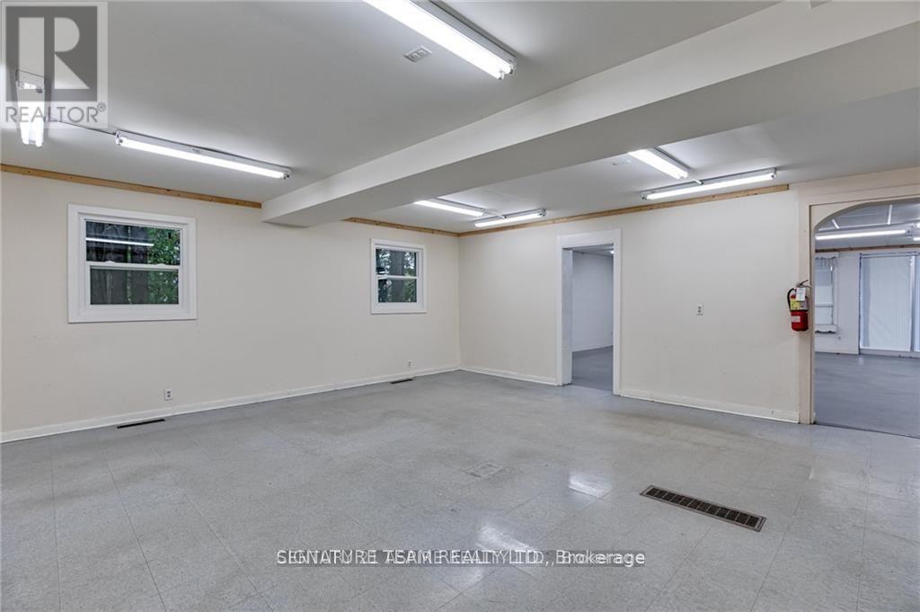 Studio for Rent in Ottawa – 2096 PETAWAWA BOULEVARD, Ottawa – By Peter Sagos - Image 11