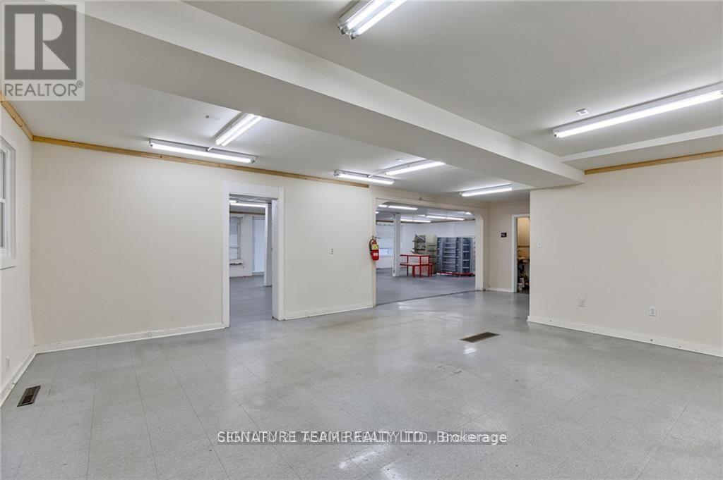 Studio for Rent in Ottawa – 2096 PETAWAWA BOULEVARD, Ottawa – By Peter Sagos - Image 12
