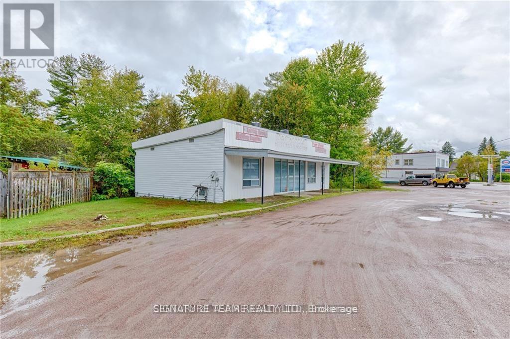 Studio for Rent in Ottawa – 2096 PETAWAWA BOULEVARD, Ottawa – By Peter Sagos - Image 16