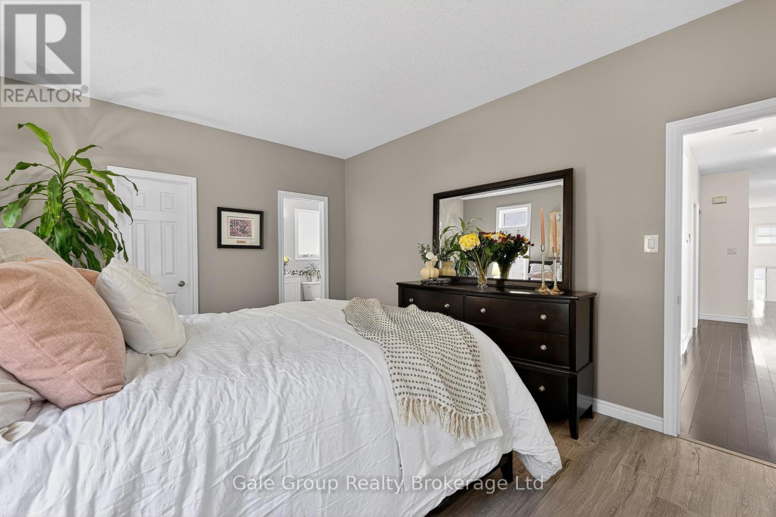 89 WOODVALE DRIVE - 18