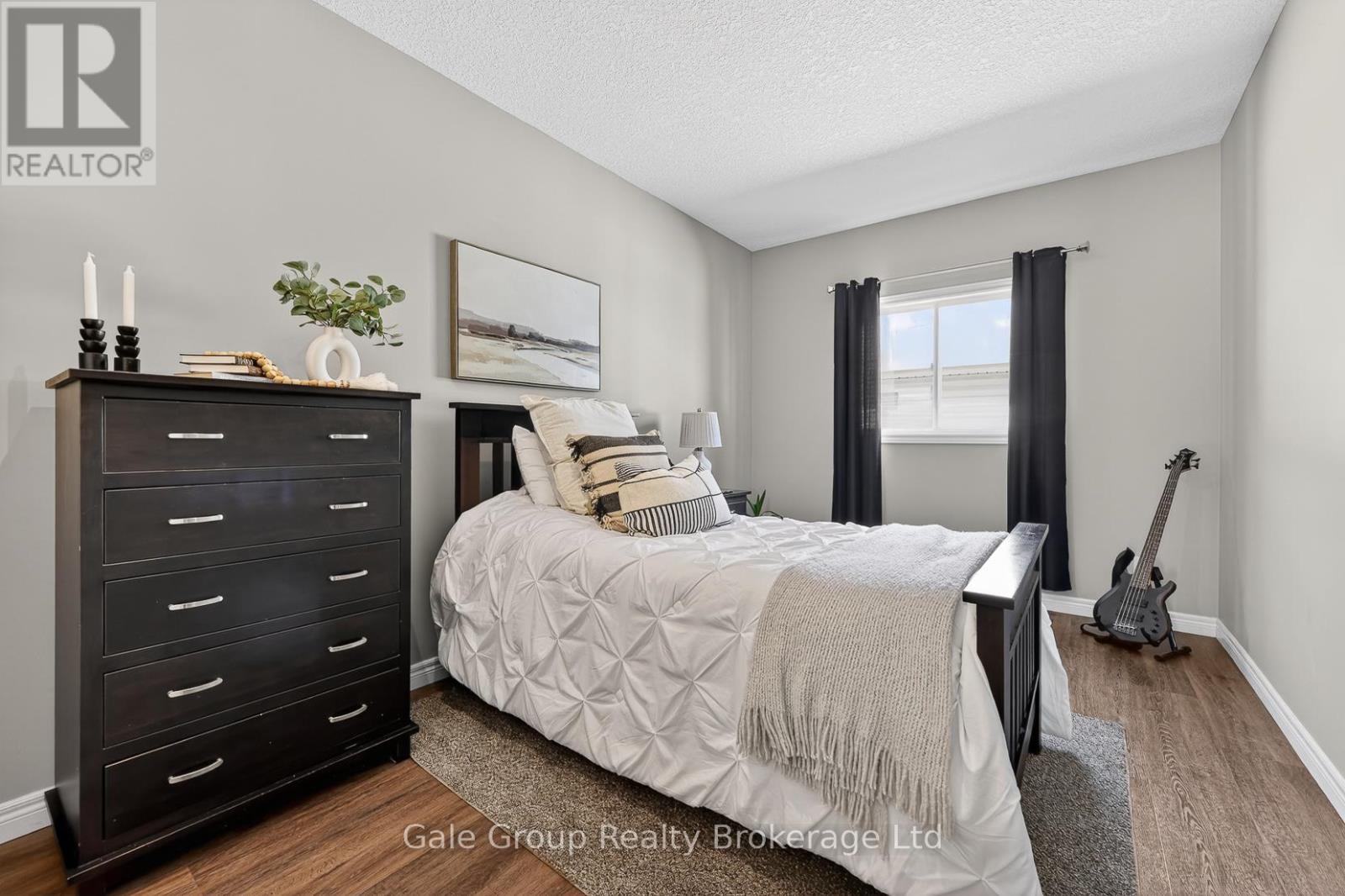 89 WOODVALE DRIVE - 22