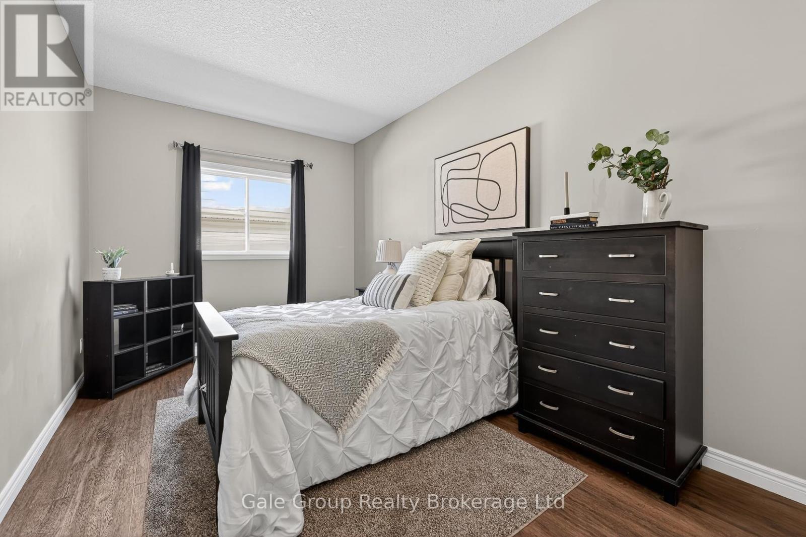 89 WOODVALE DRIVE - 23