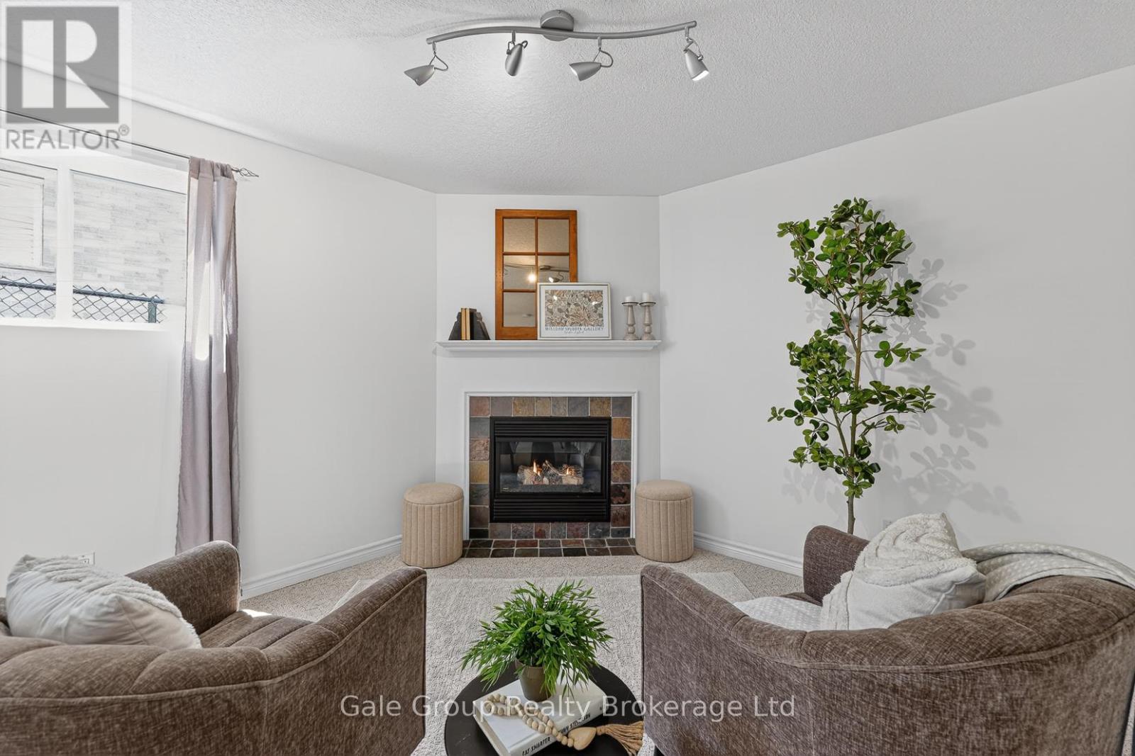 89 WOODVALE DRIVE - 25