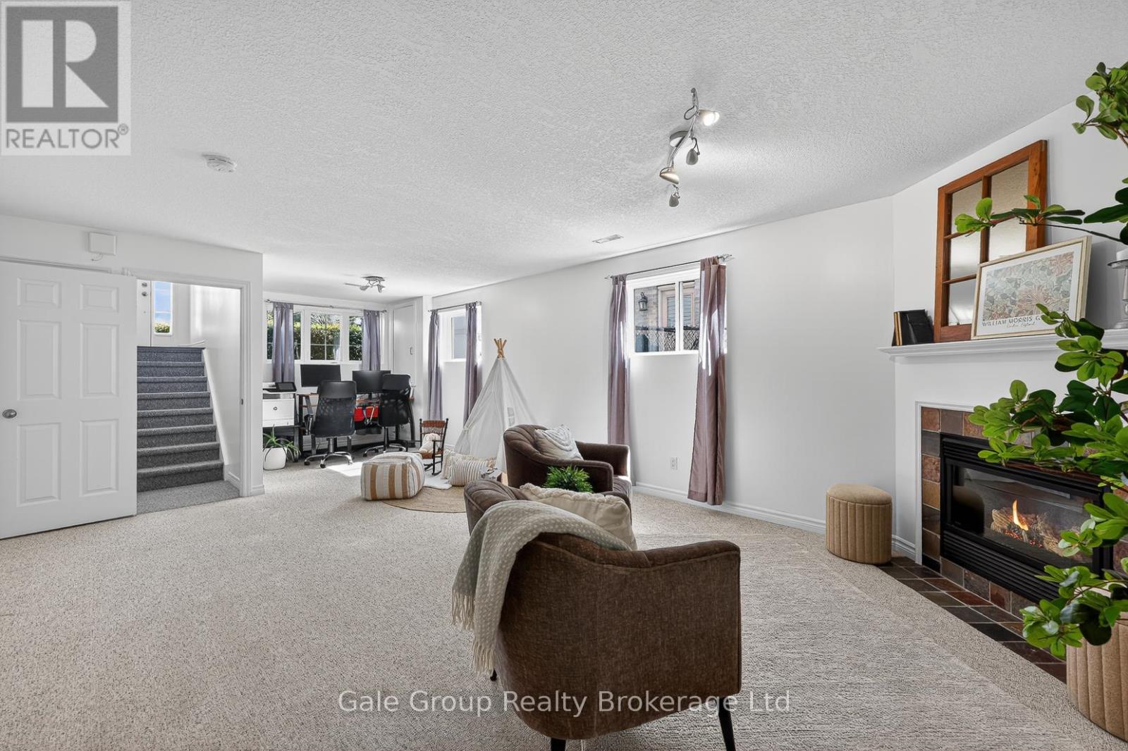 89 WOODVALE DRIVE - 26