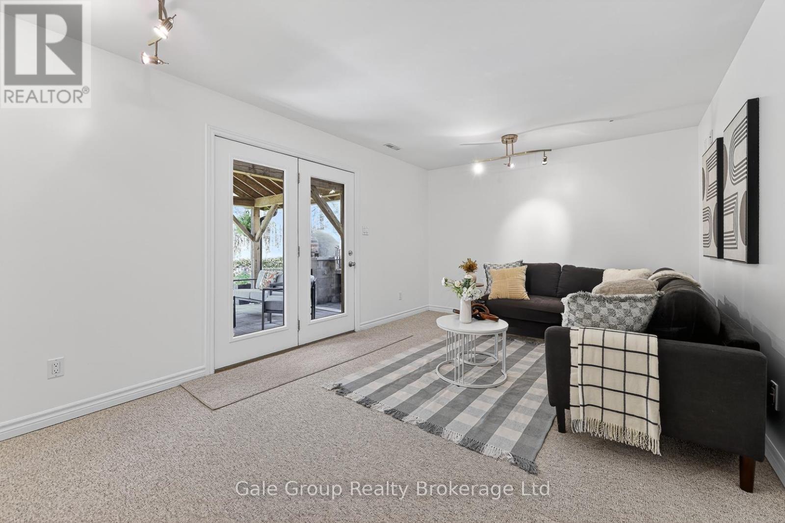 89 WOODVALE DRIVE - 31