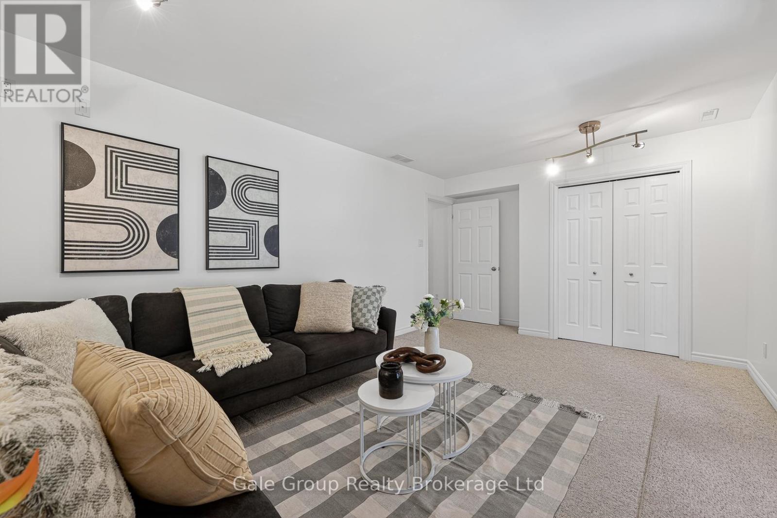 89 WOODVALE DRIVE - 32
