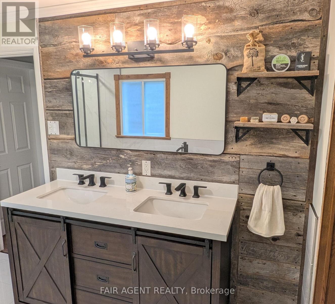 743022 & 743024 DAWSON POINT ROAD Property Photo