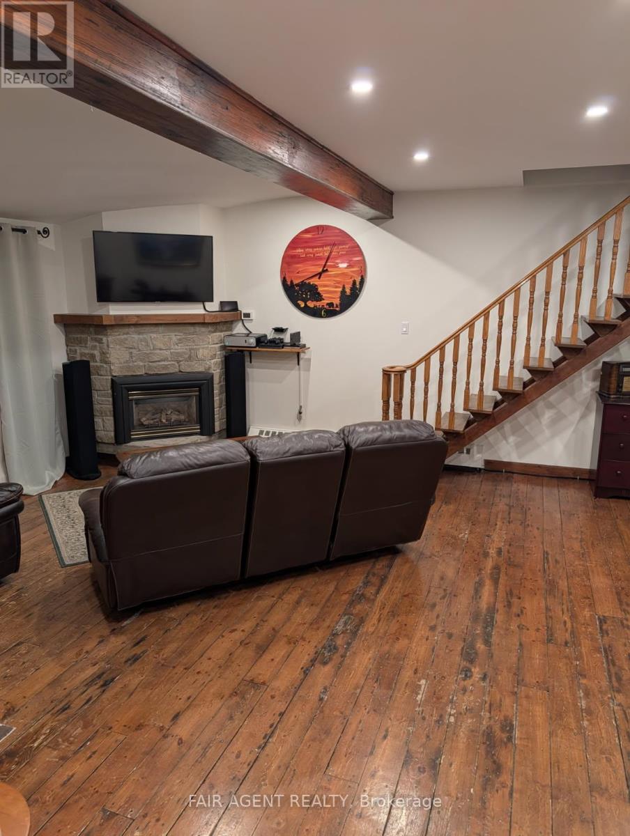 743022 & 743024 DAWSON POINT ROAD Property Photo