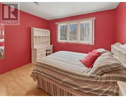 35 Pine Tree Road thumbnail 16