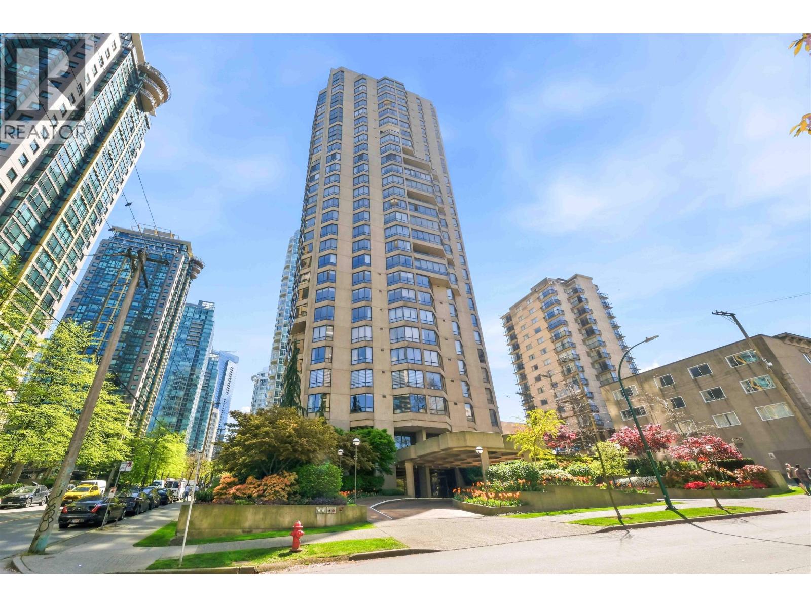 1602 738 BROUGHTON STREET