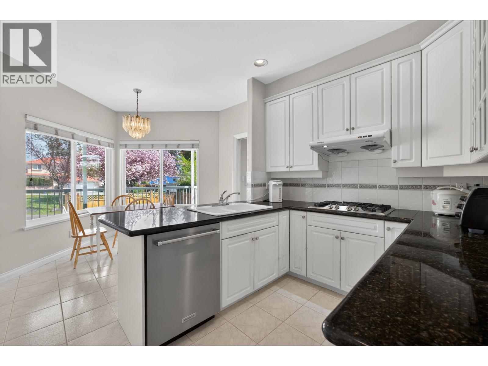 House in Burnaby - Image 22