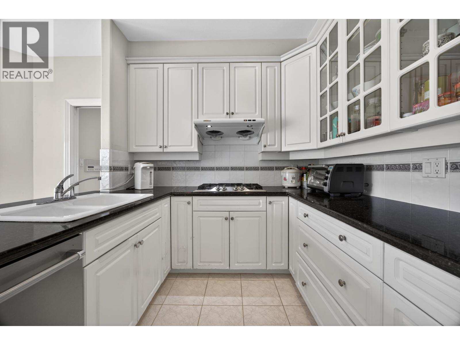 House in Burnaby - Image 17