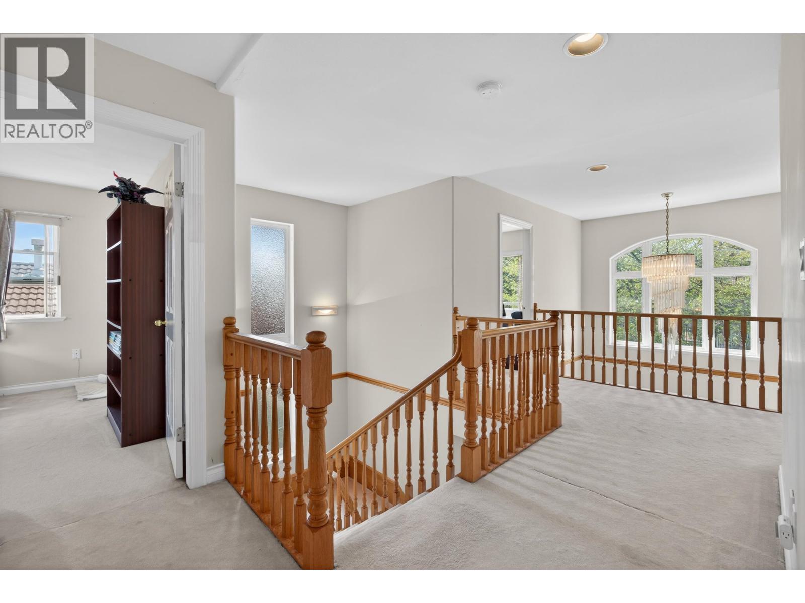 House in Burnaby - Image 37