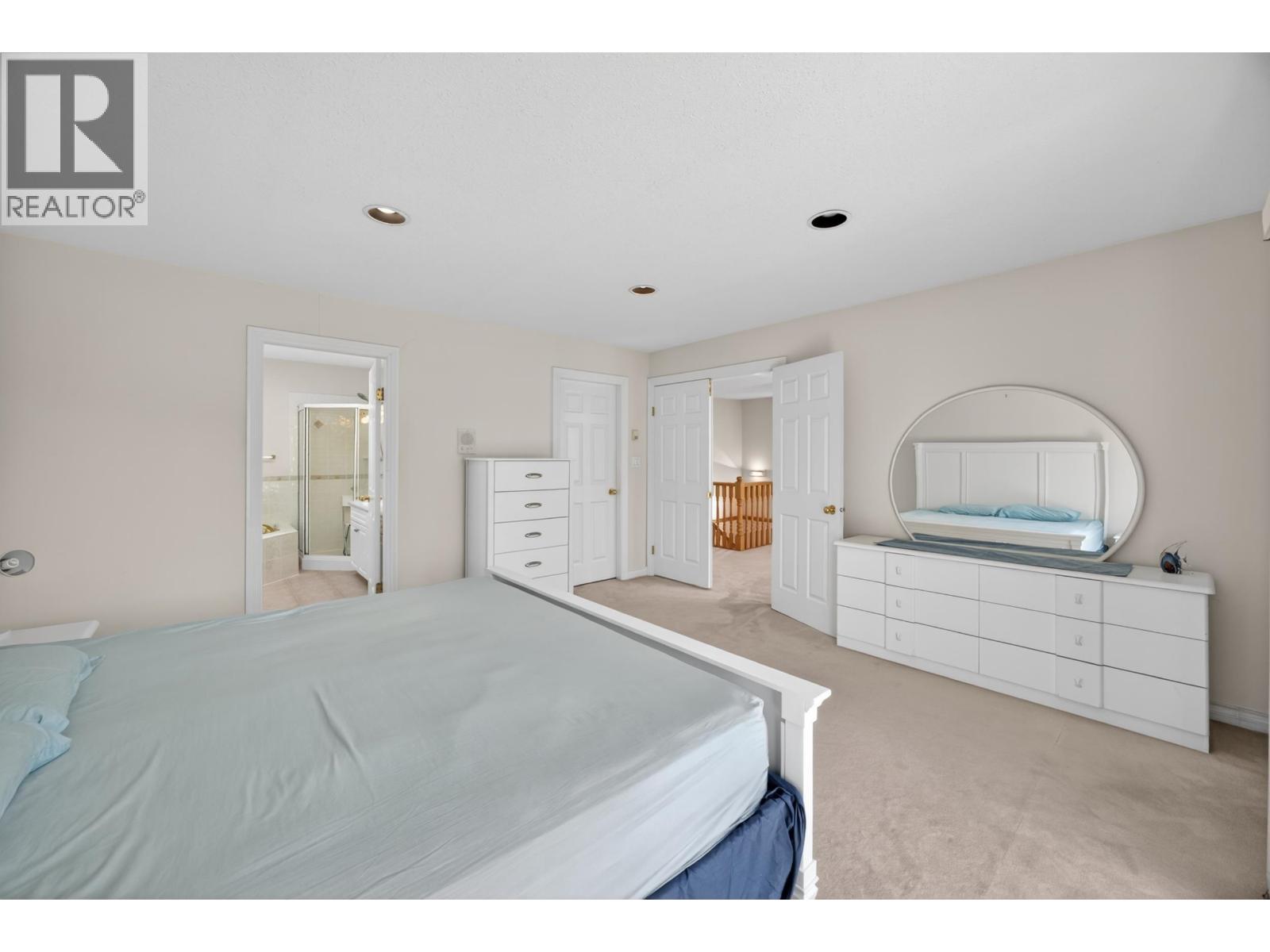 House in Burnaby - Image 28