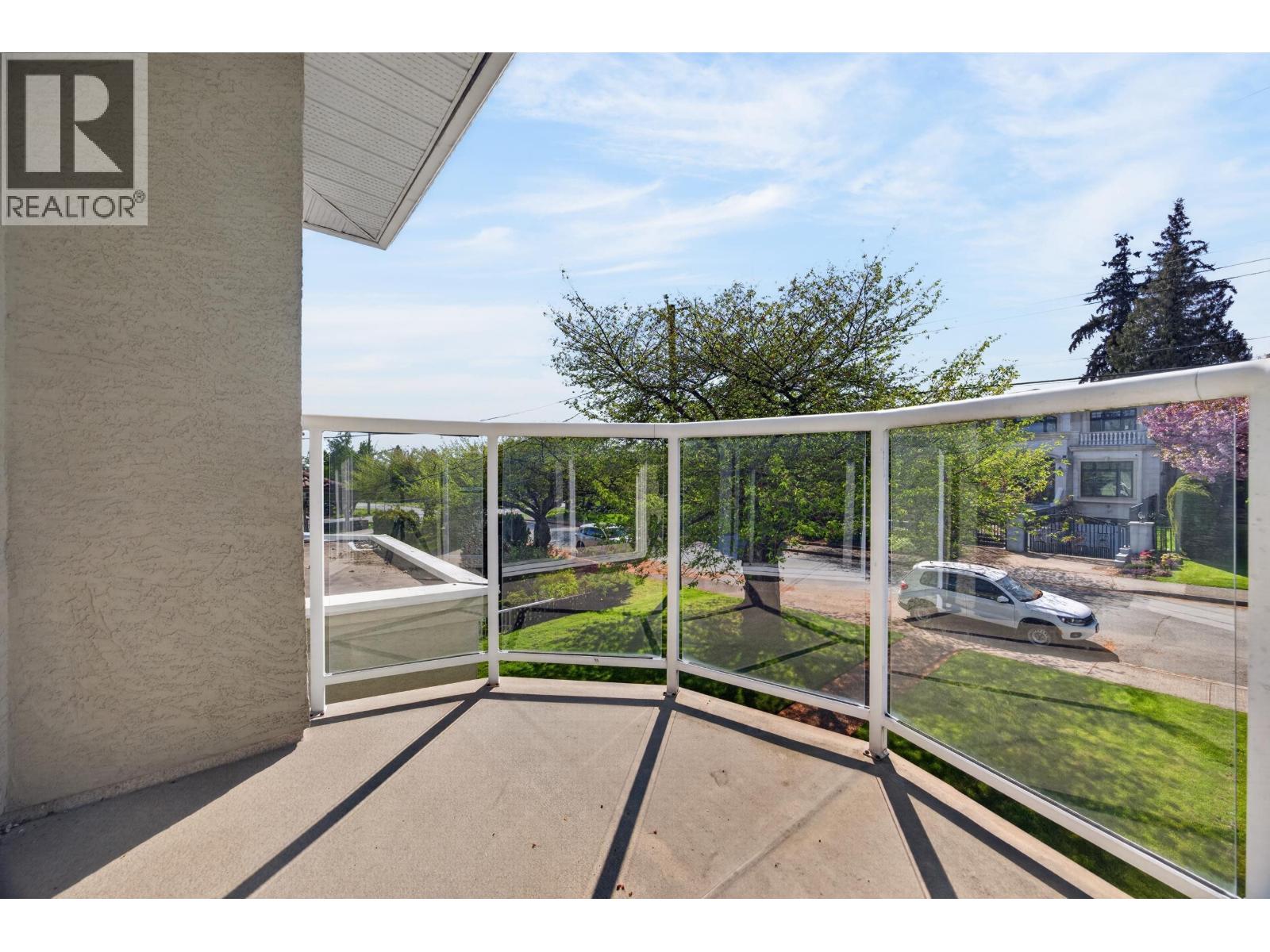 House in Burnaby - Image 38