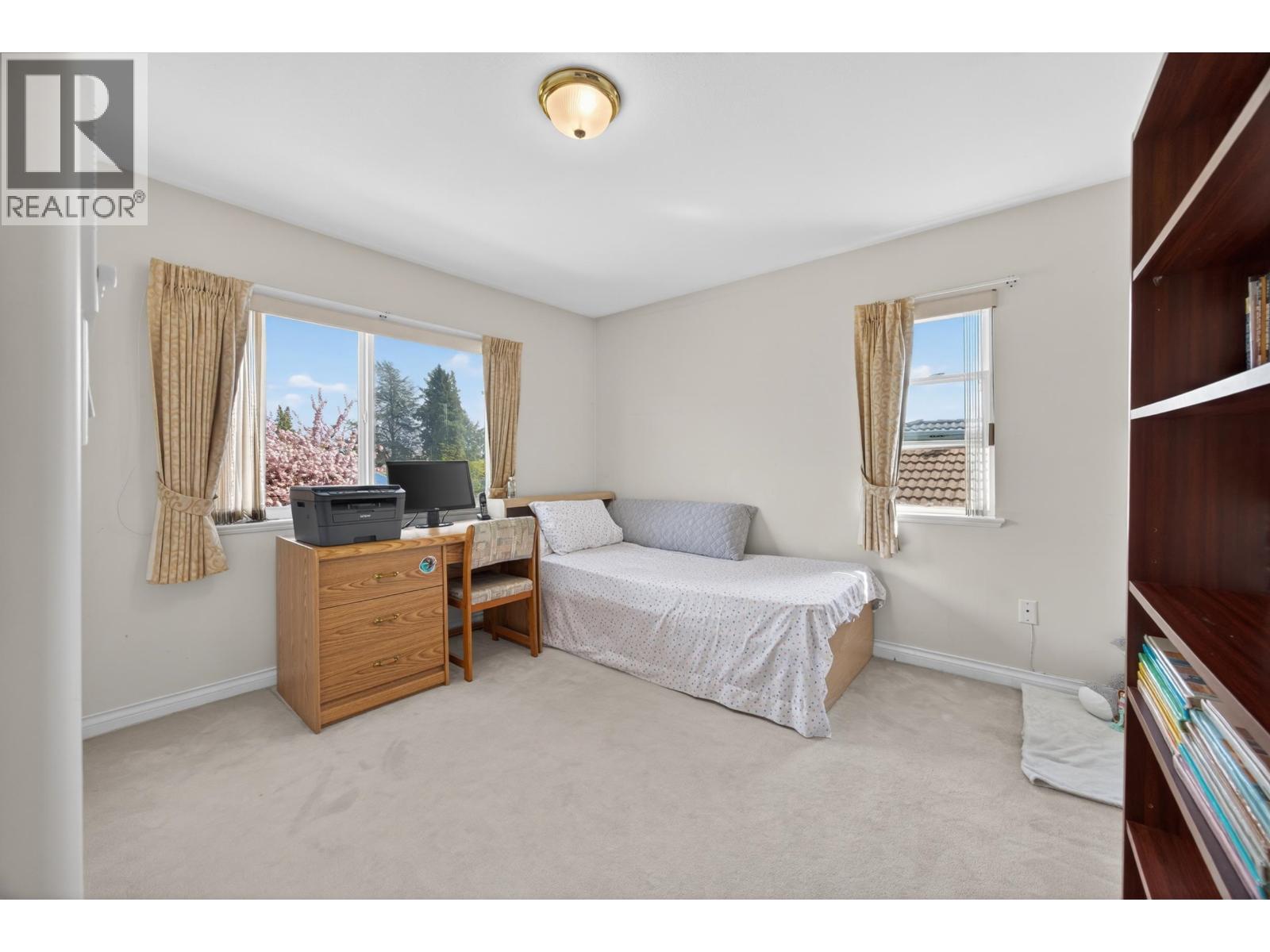 House in Burnaby - Image 40