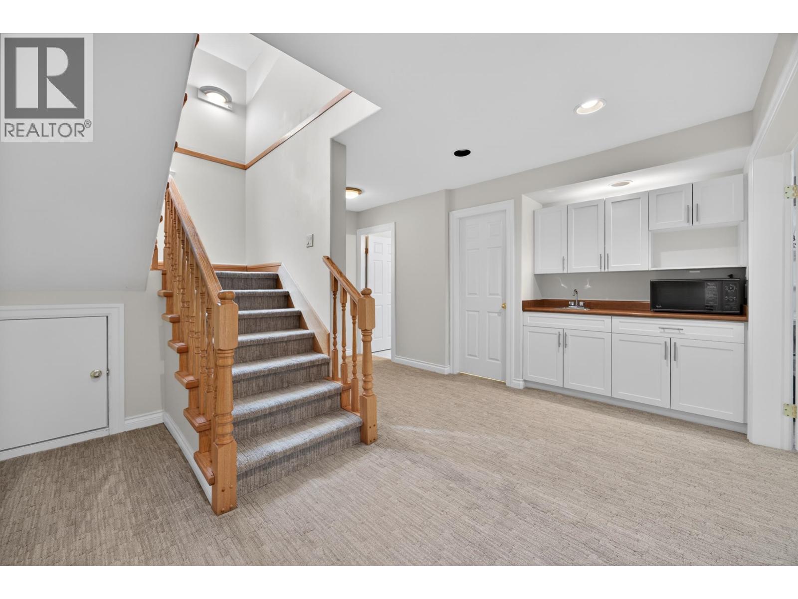 House in Burnaby - Image 39
