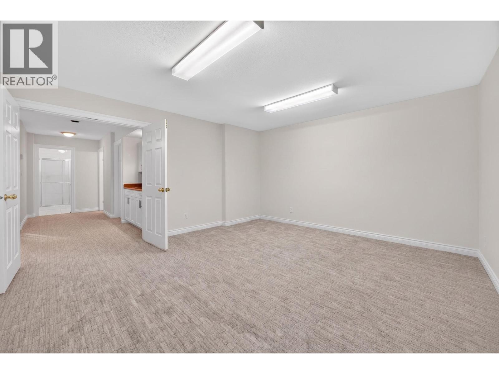 House in Burnaby - Image 31