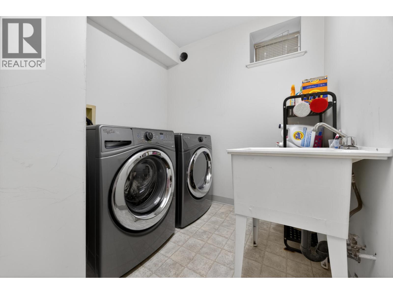 House in Burnaby - Image 11