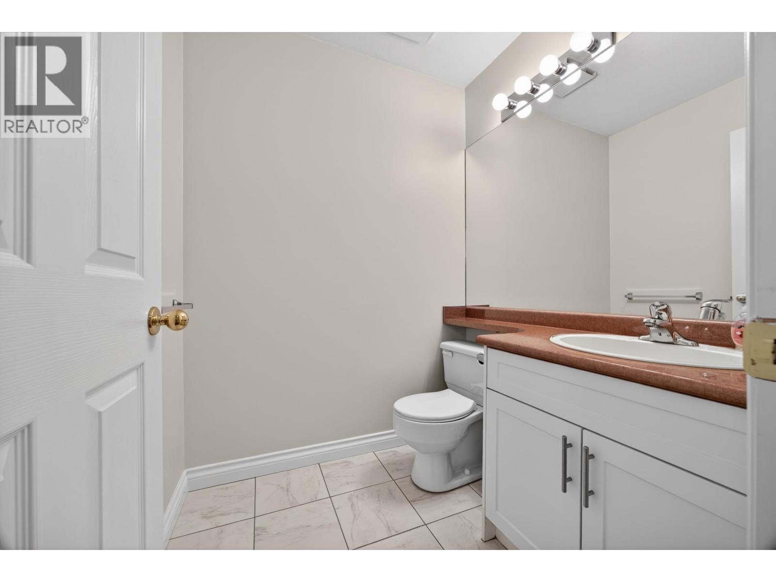 House in Burnaby - Image 6