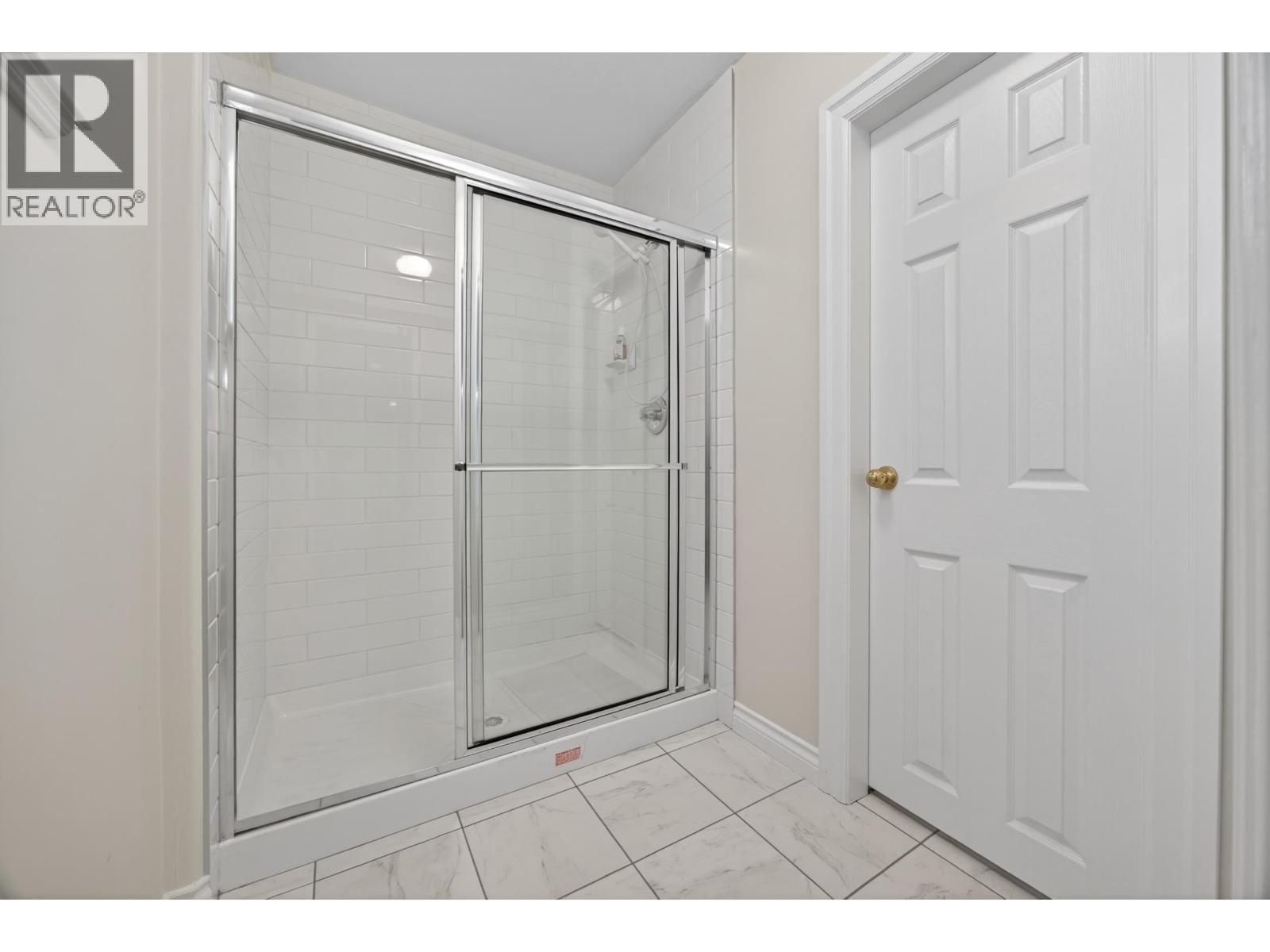 House in Burnaby - Image 33