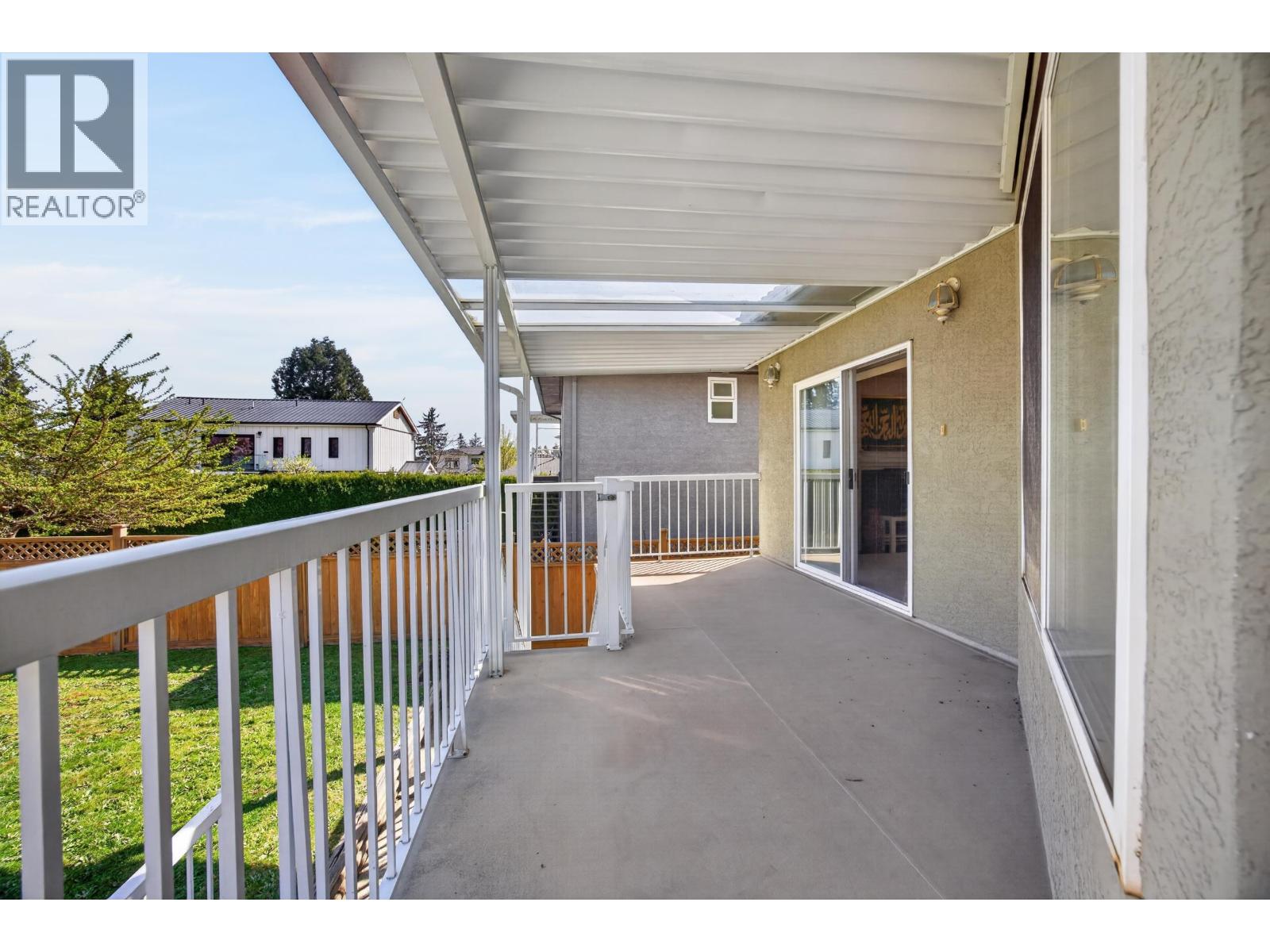 House in Burnaby - Image 24