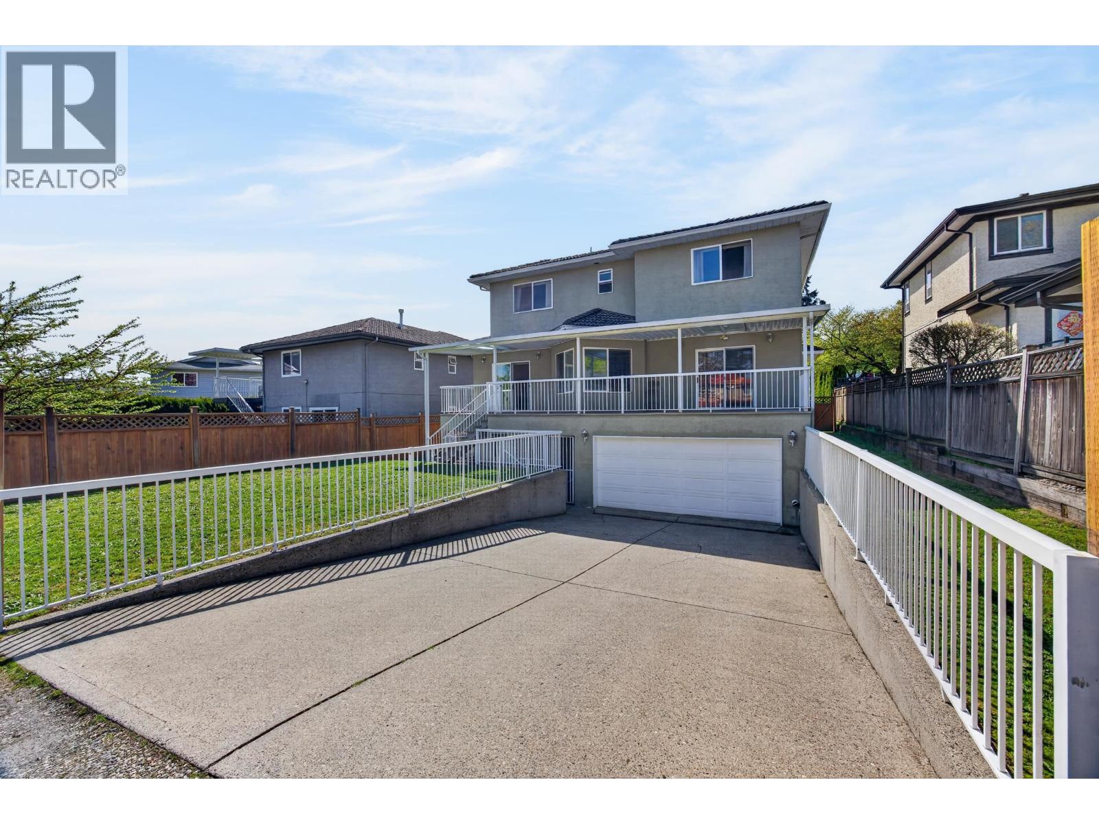 House in Burnaby - Image 30