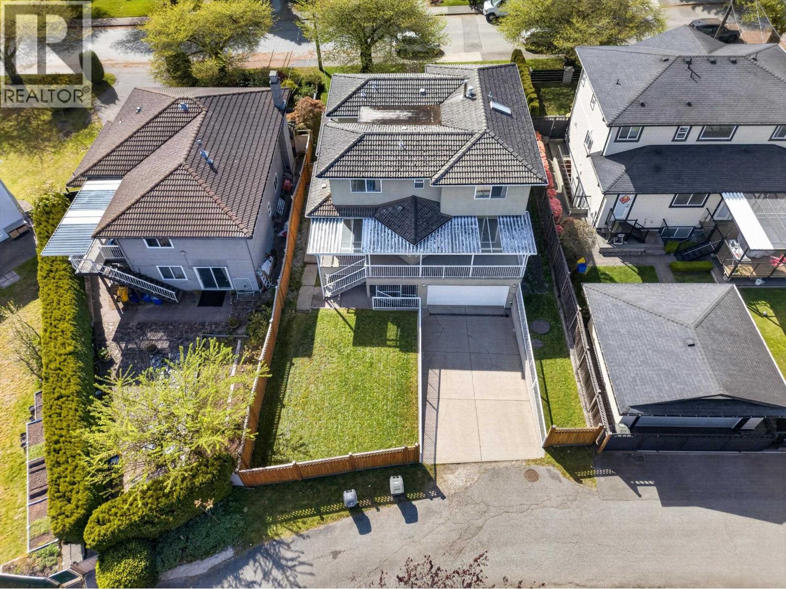 House in Burnaby - Image 23