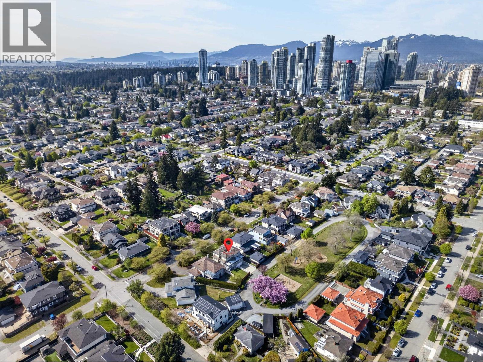 House in Burnaby - Image 34