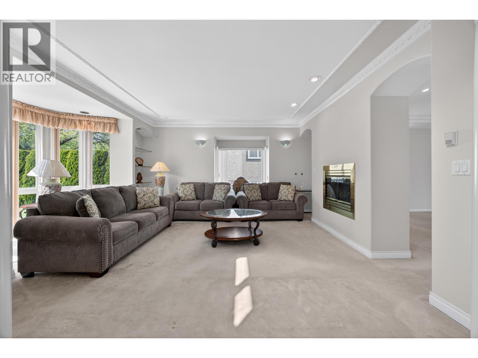 House in Burnaby - Image 35