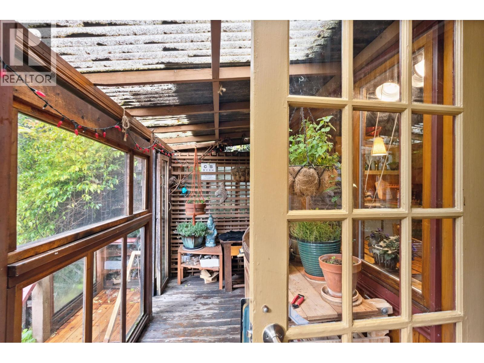 713 E ST. JAMES ROAD, North Vancouver