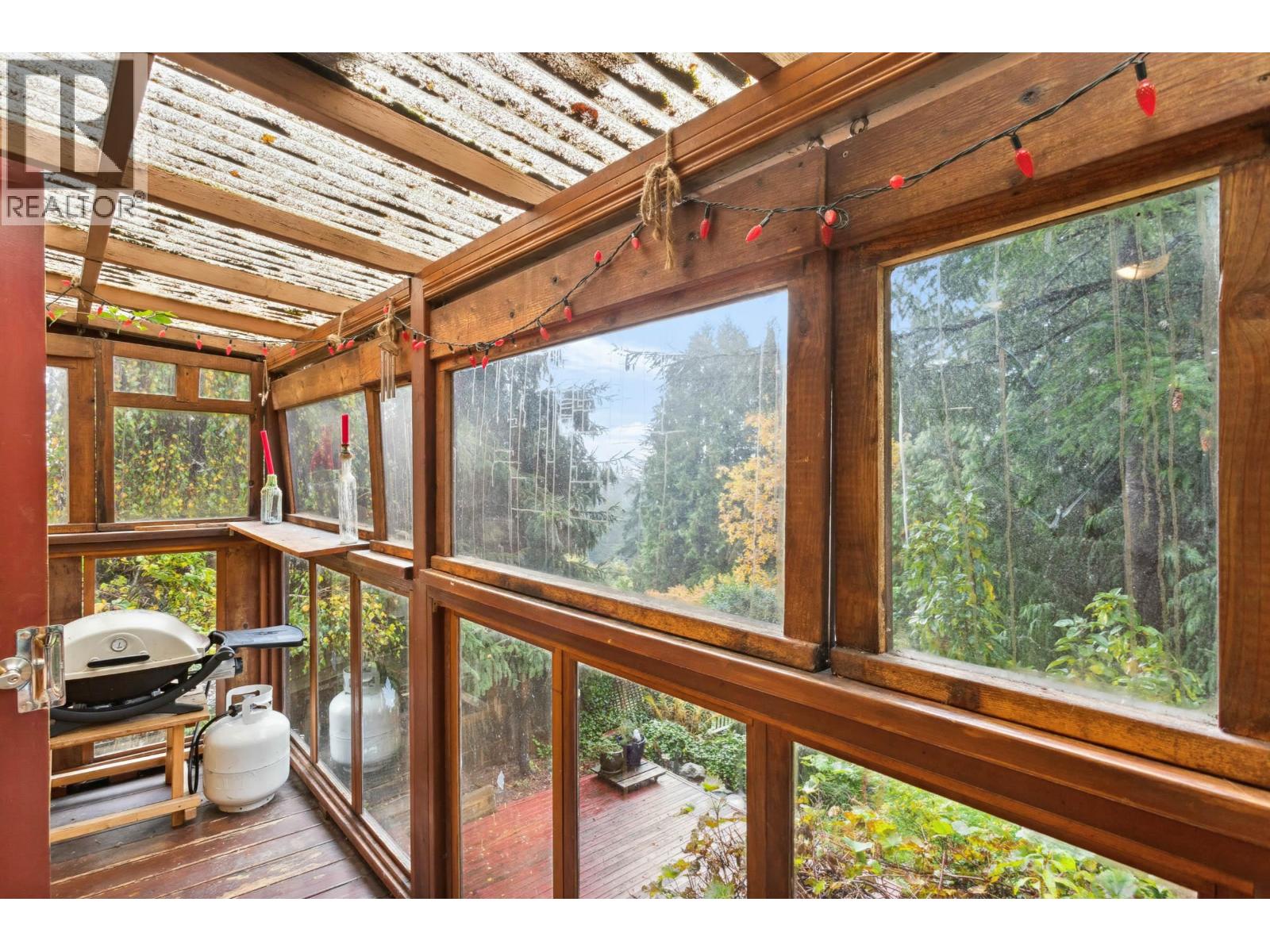 713 E ST. JAMES ROAD, North Vancouver