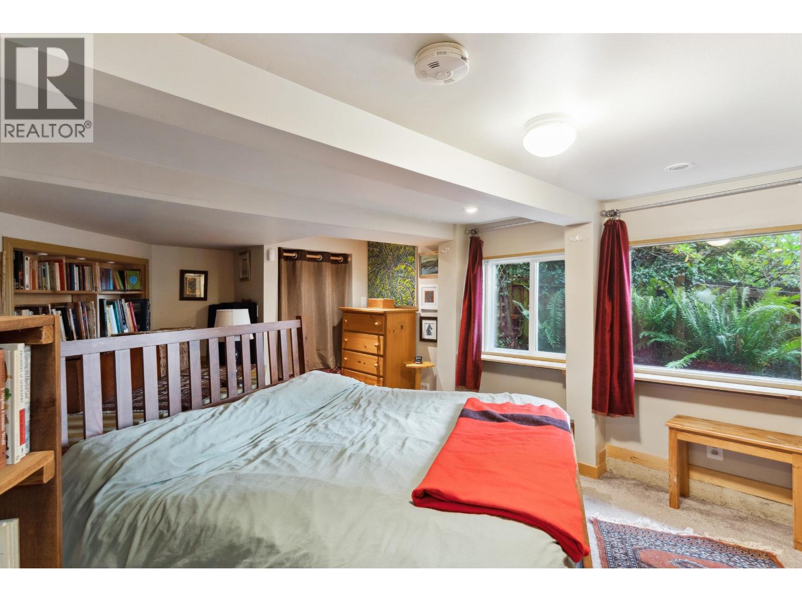 713 E ST. JAMES ROAD, North Vancouver