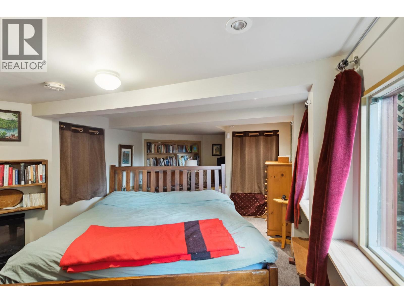 713 E ST. JAMES ROAD, North Vancouver