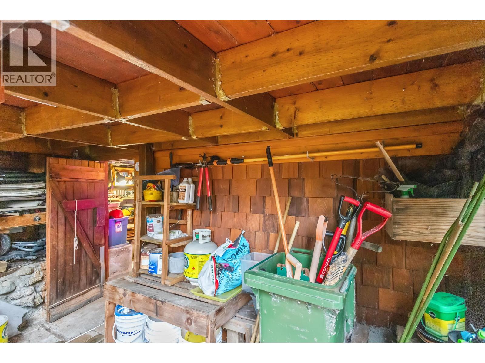 713 E ST. JAMES ROAD, North Vancouver