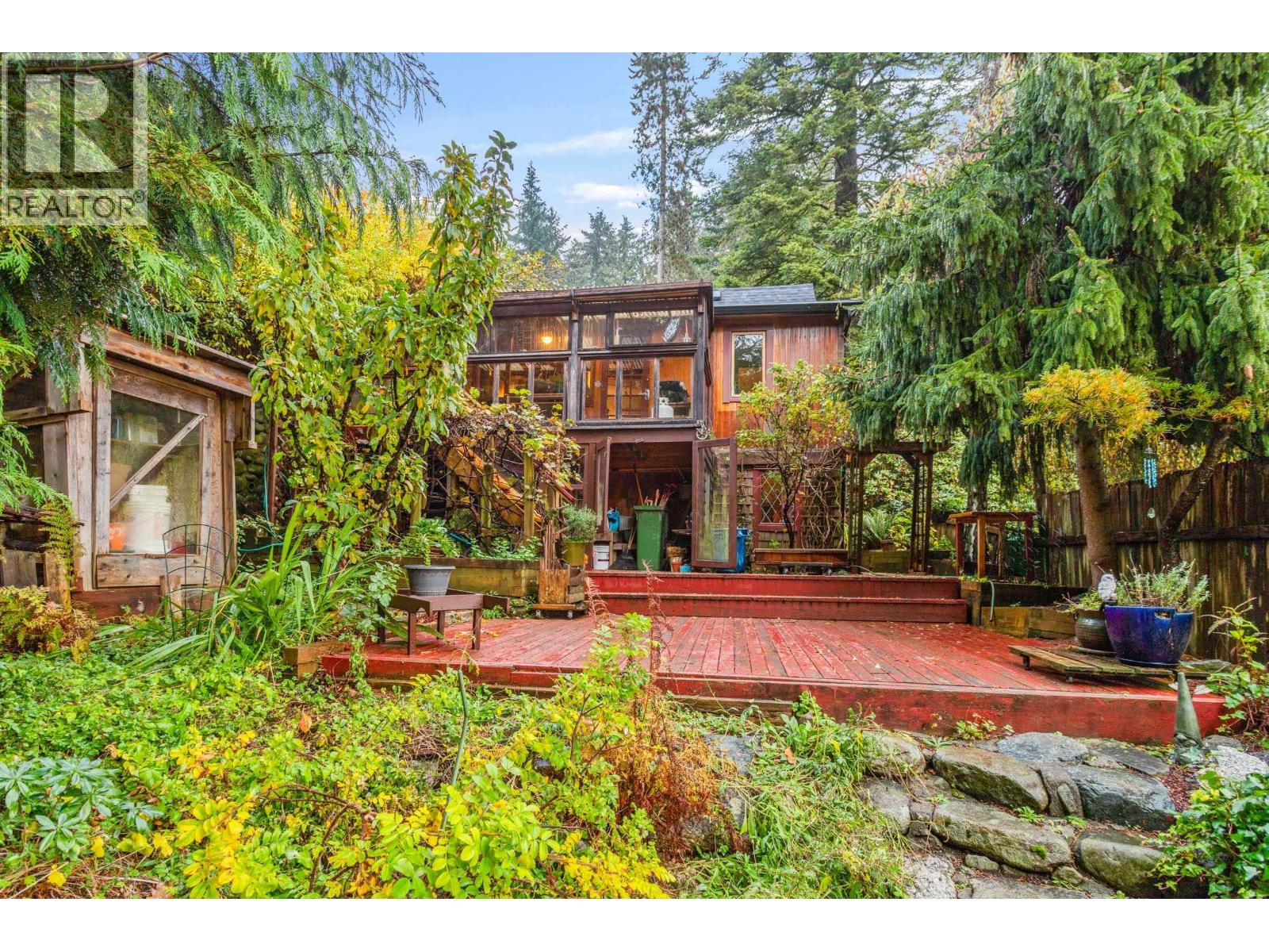 713 E ST. JAMES ROAD, North Vancouver