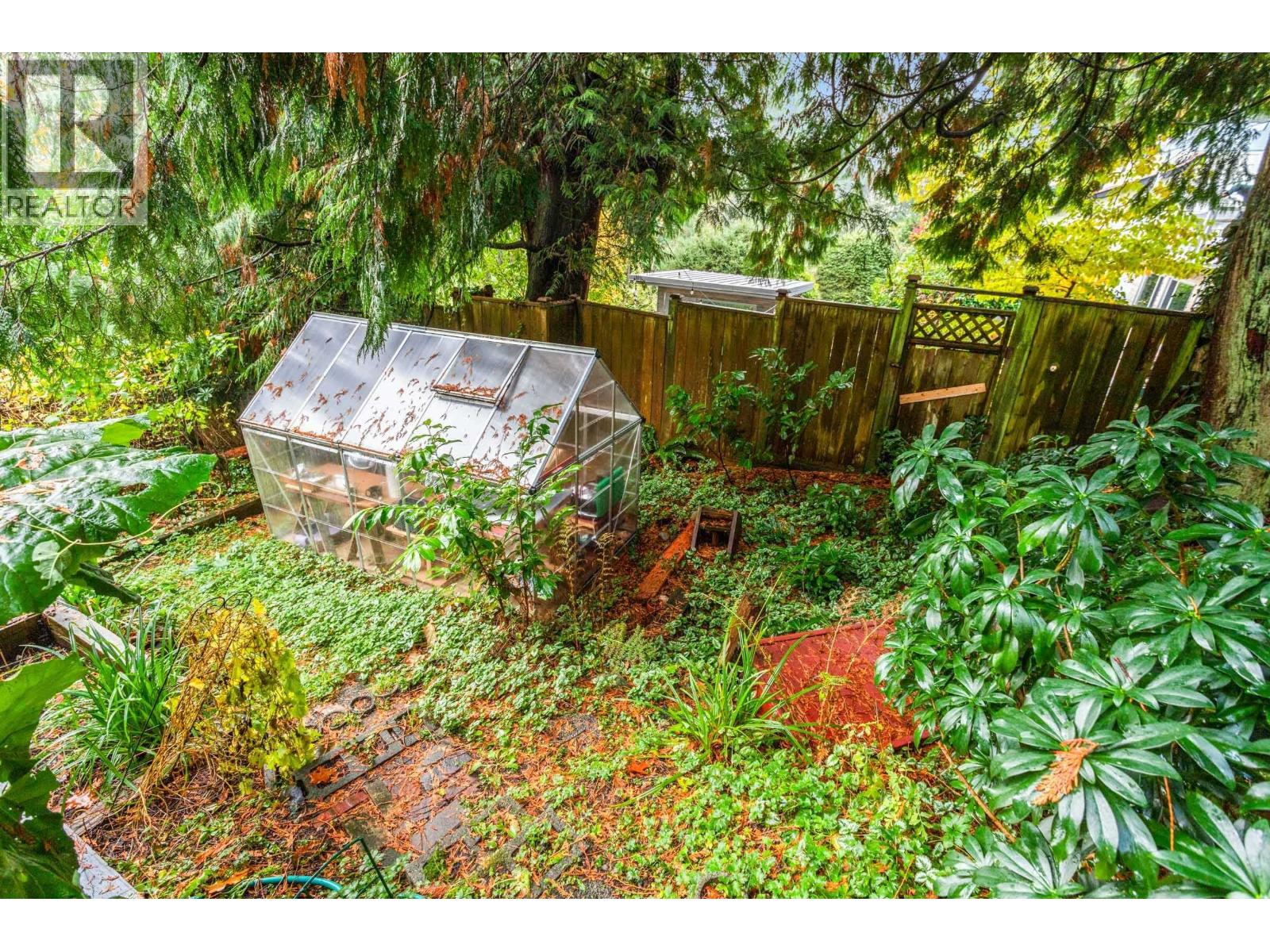 713 E ST. JAMES ROAD, North Vancouver