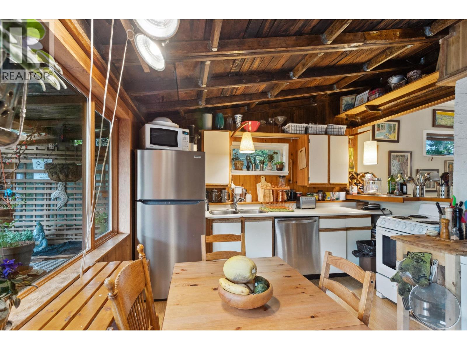 713 E ST. JAMES ROAD, North Vancouver