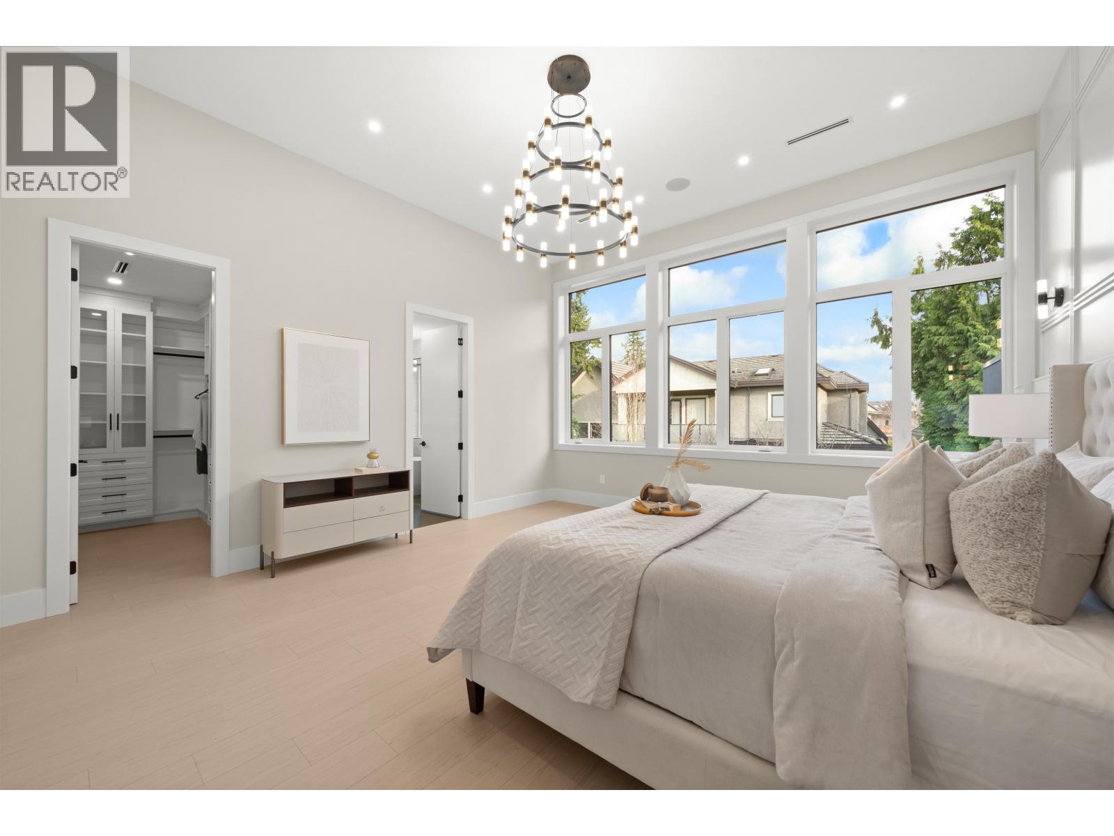 6400 RIVERDALE Drive, Richmond