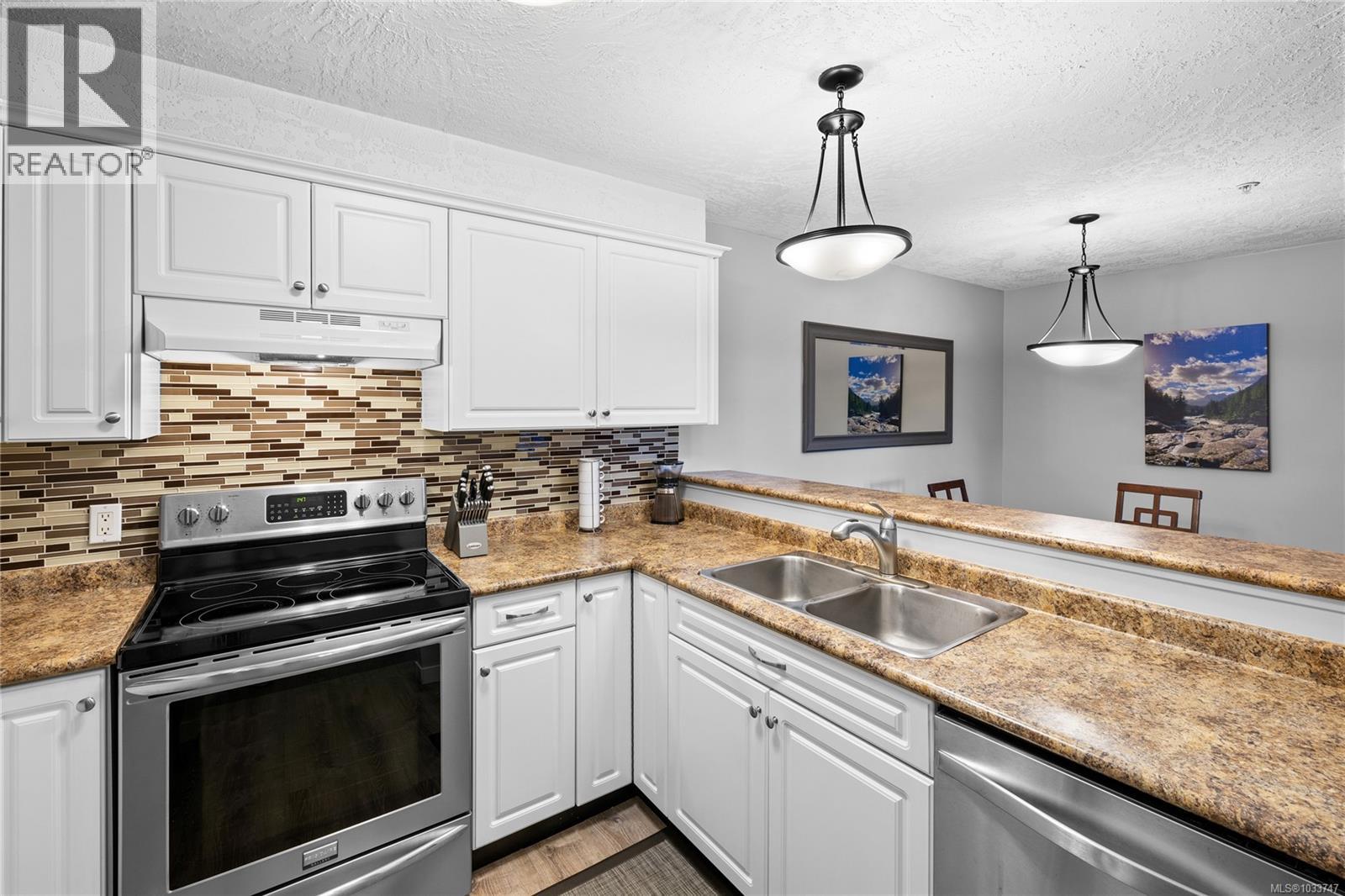 #2 8 White St - Image 3