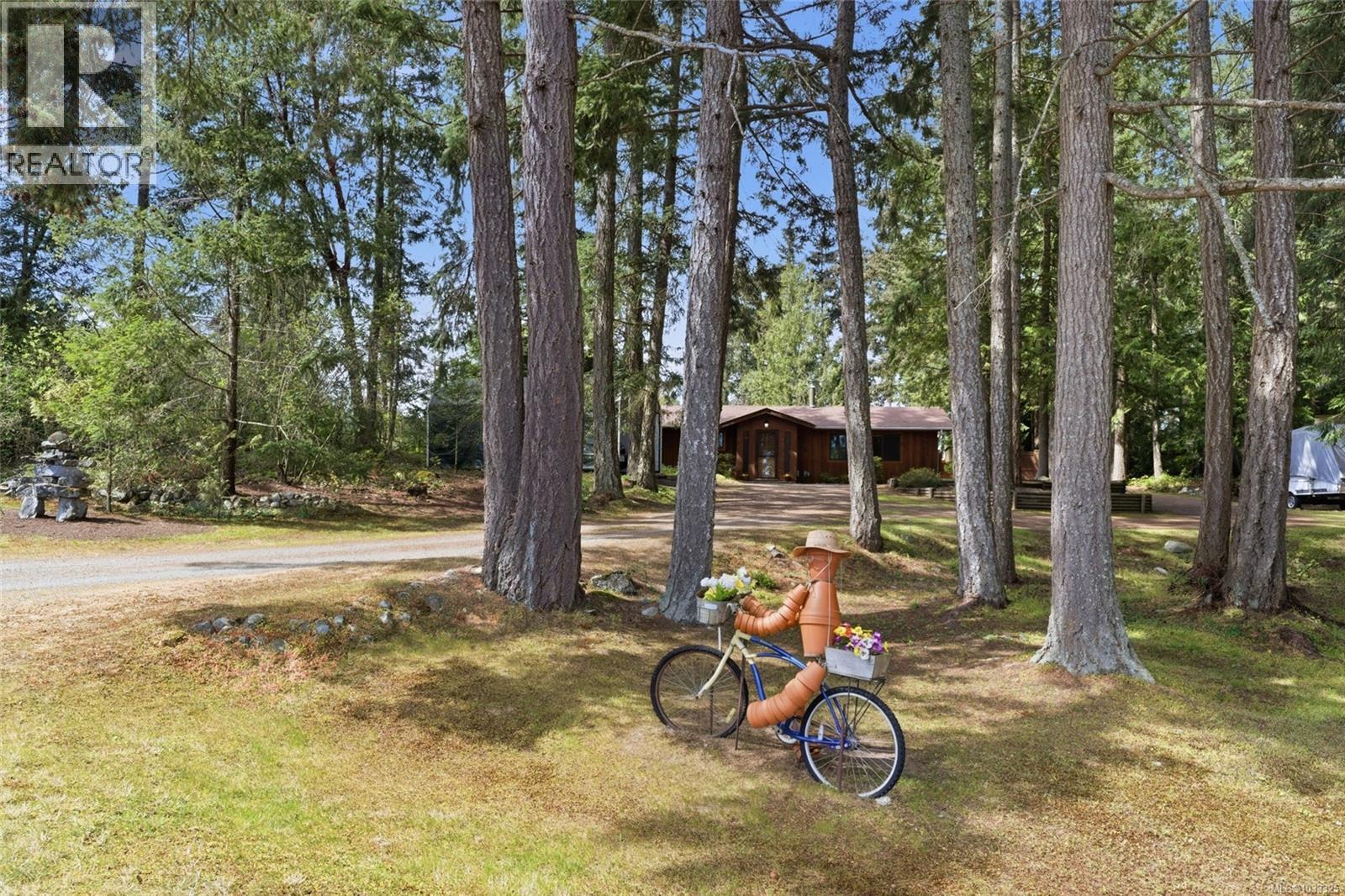 1599 Arbutus Dr - 11