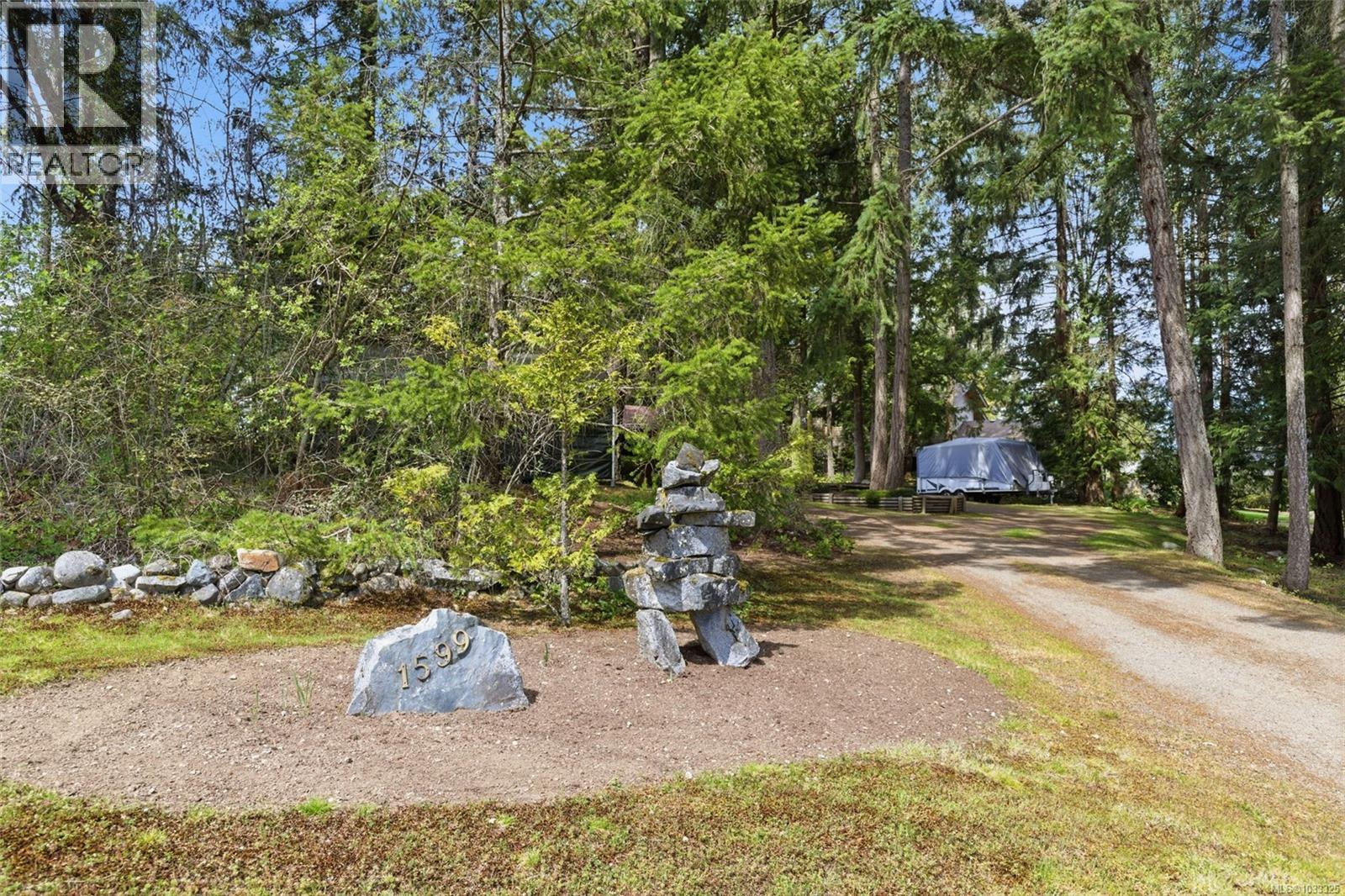 1599 Arbutus Dr - 12